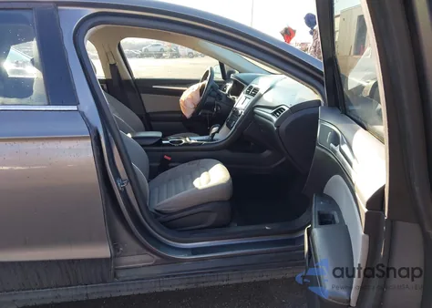 2013 Ford Fusion S z USA, uszkodzony, nr VIN 3FA6P0G71DR380258